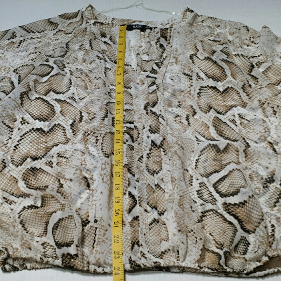 A.N.A. A New Approach Snake Skin V Neck Blouse XL - Picture 5 of 8